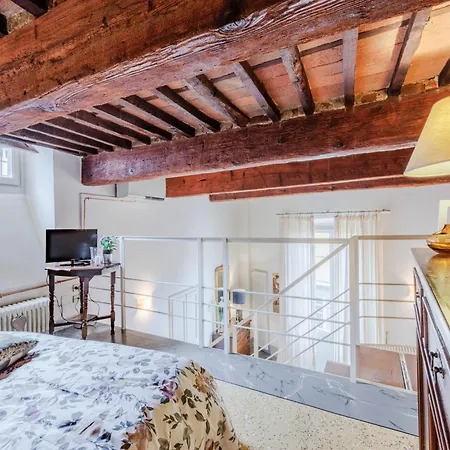 Centrally-located In Apartamento