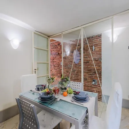 Centrally-located In * Lucca